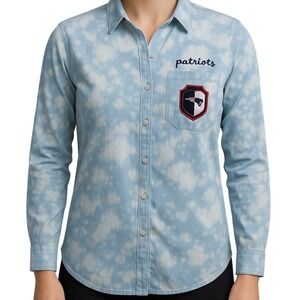Women's WEAR by Erin Andrews Patriots Chambray Acid-Washed Button-Up Shirt M NWT